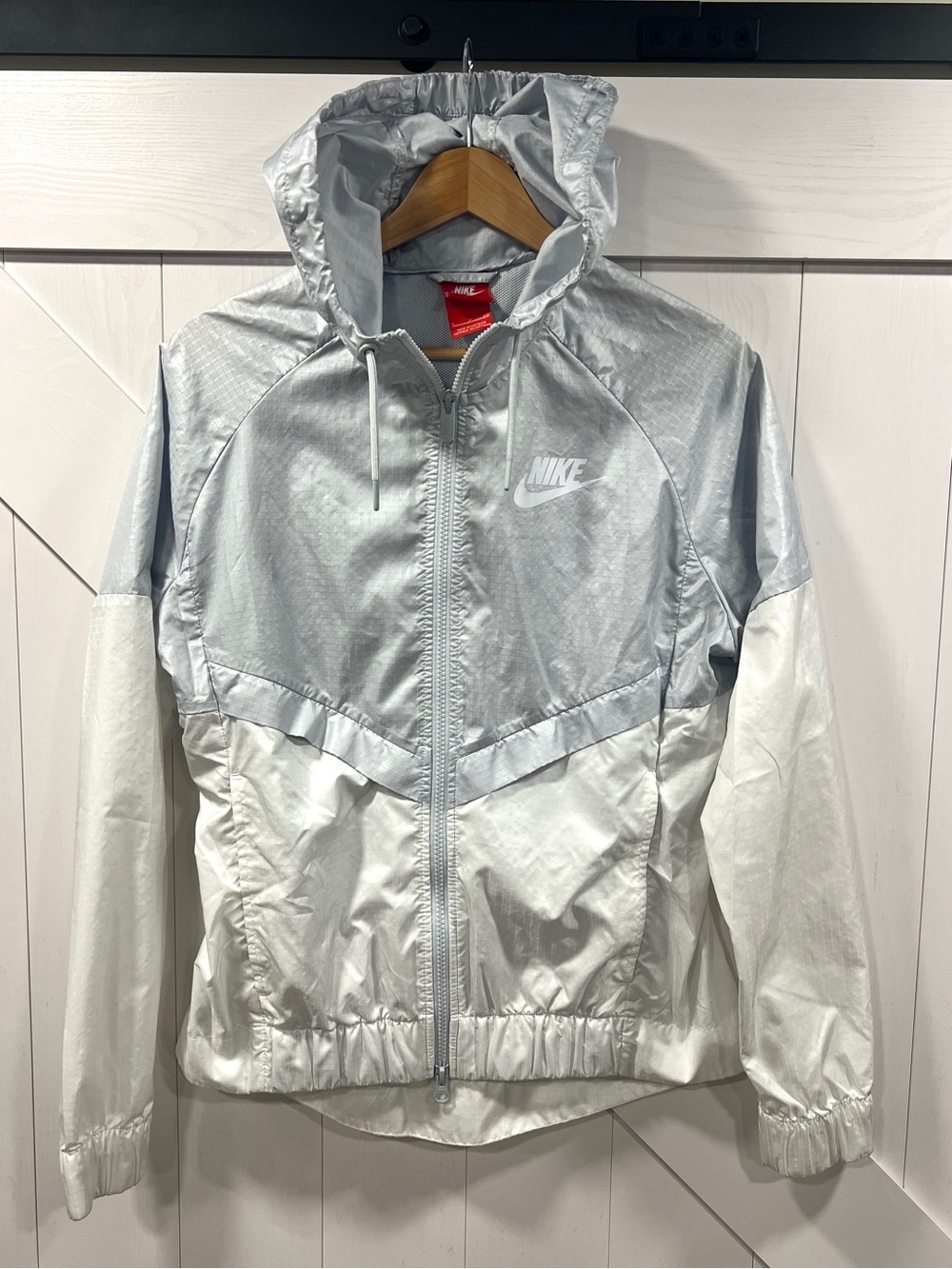 Nike Windrunner Hooded Windbreaker Jacket White & Silver